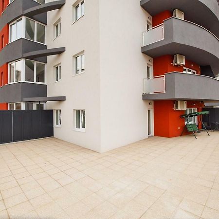 Spacious & Bright 2 Bedroom Central Apartment Oradea Bagian luar foto