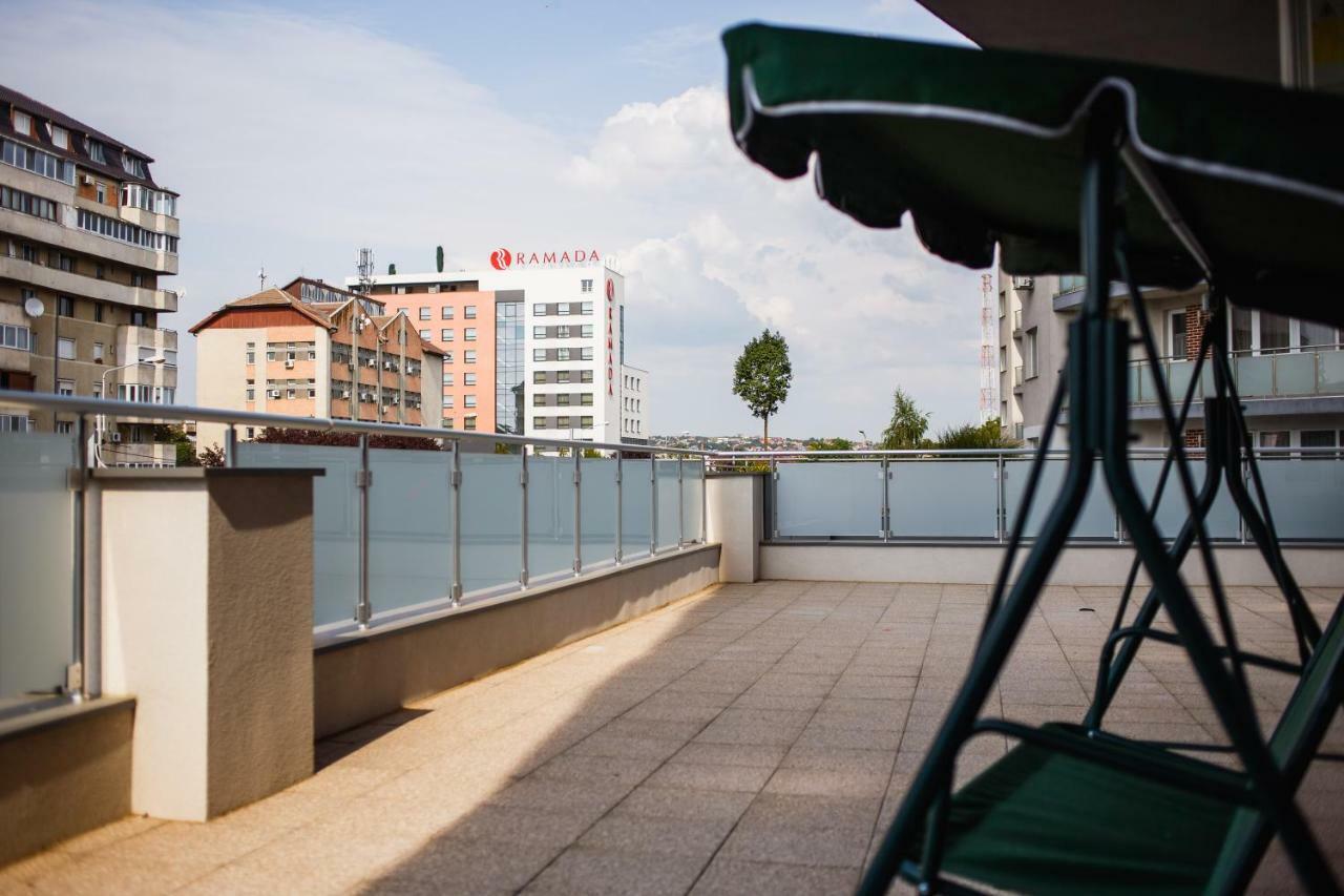 Spacious & Bright 2 Bedroom Central Apartment Oradea Bagian luar foto