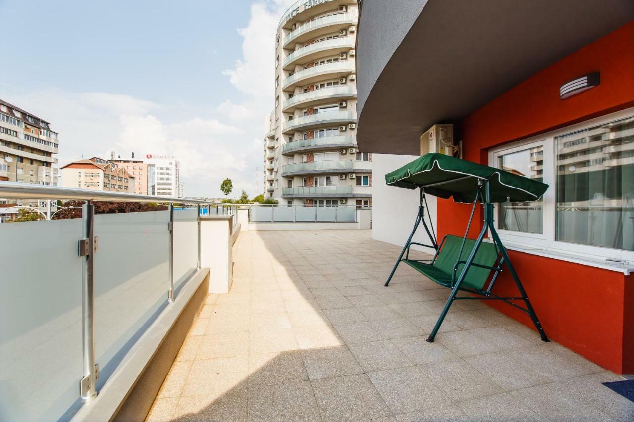 Spacious & Bright 2 Bedroom Central Apartment Oradea Bagian luar foto