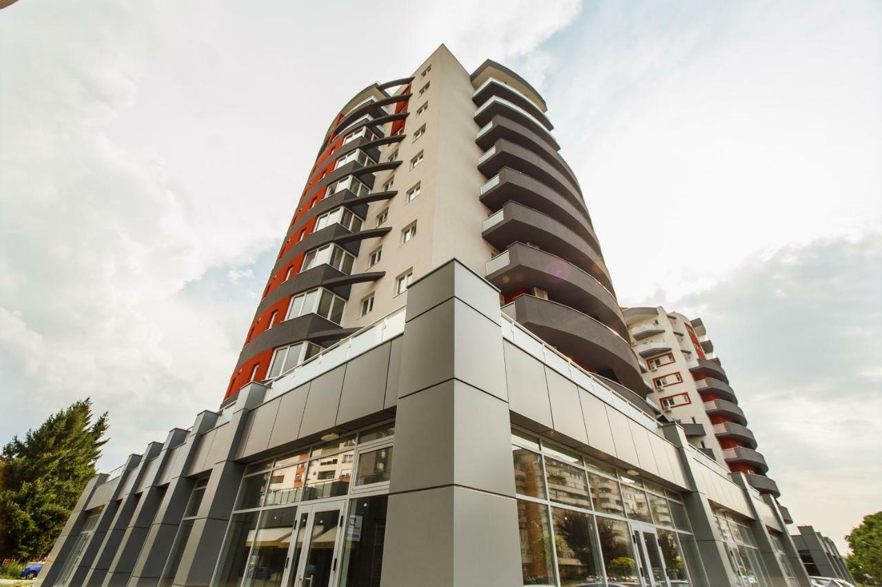 Spacious & Bright 2 Bedroom Central Apartment Oradea Bagian luar foto